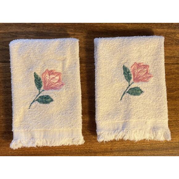 Vintage Cannon Fringe Ivory Fingertip Towel Set of 2 Embroidered Rose Made USA - Picture 1 of 7